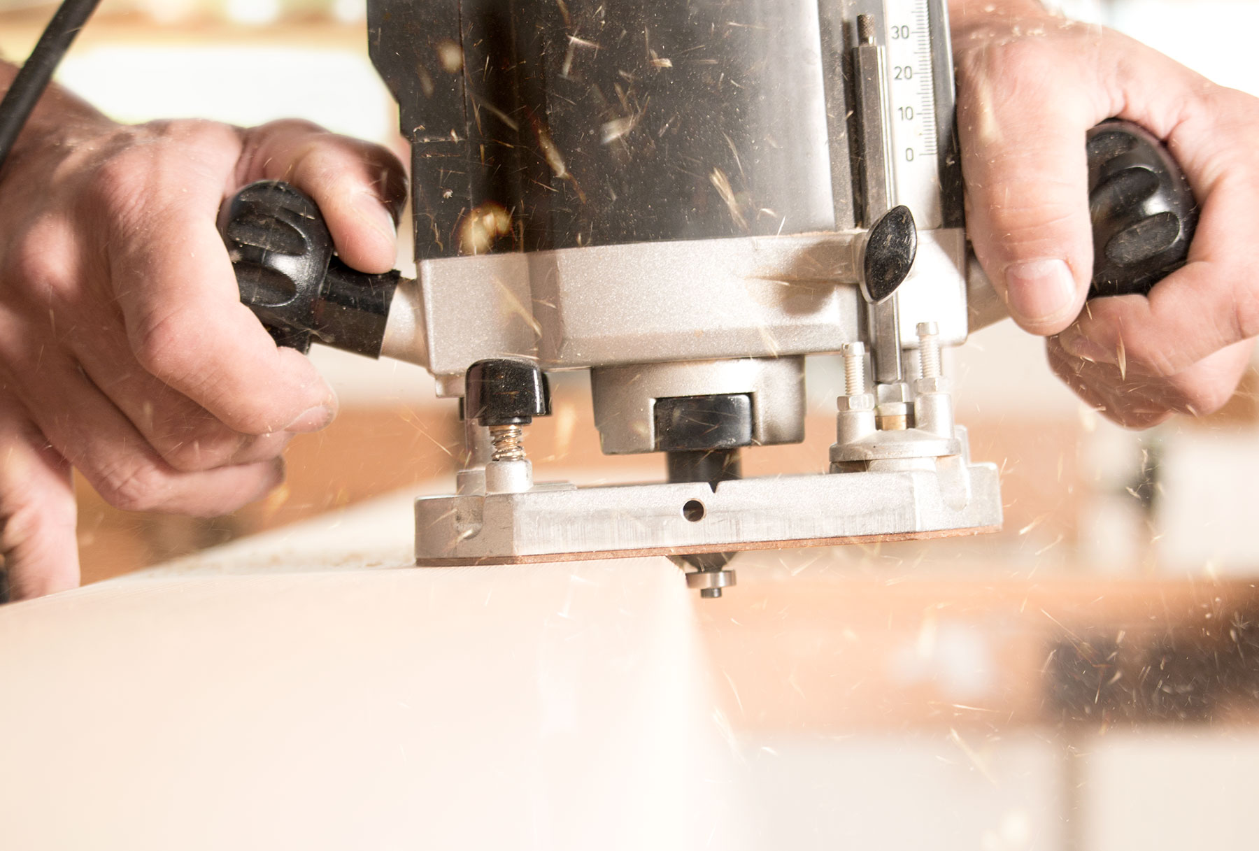 QUALITÄT IN HOLZ. Mit ehrlichem Handwerk und viel Liebe zu Detail und Funktion realisieren wir gerne Ihre Wünsche, individuell und maßgefertigt: